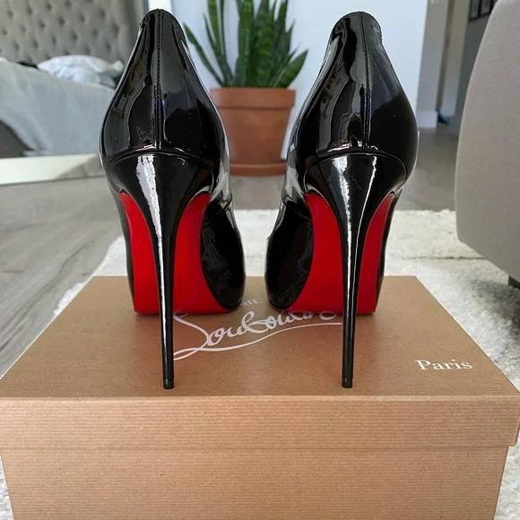 Christian Louboutin New Very Prive 39.5 - Picture 3 of 11